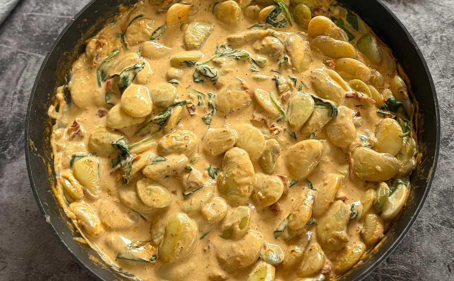 Creamy harissa butter beans